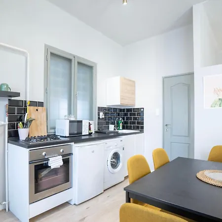 Stylish Broadway Near Parliament Z30 *